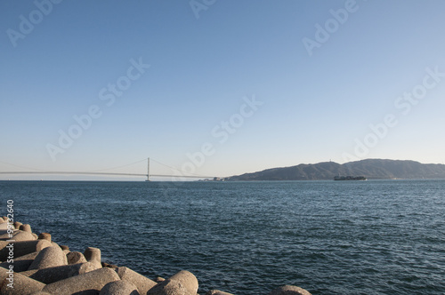 明石海峡大橋と淡路島