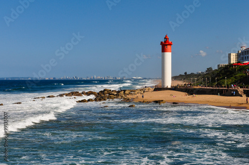 Umhlanga Leuchtturm mit Durban als Hintergrund; Südafrika