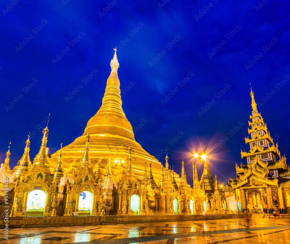 Naklejka premium Shwedagon pagoda in Yangon of Myanmar 