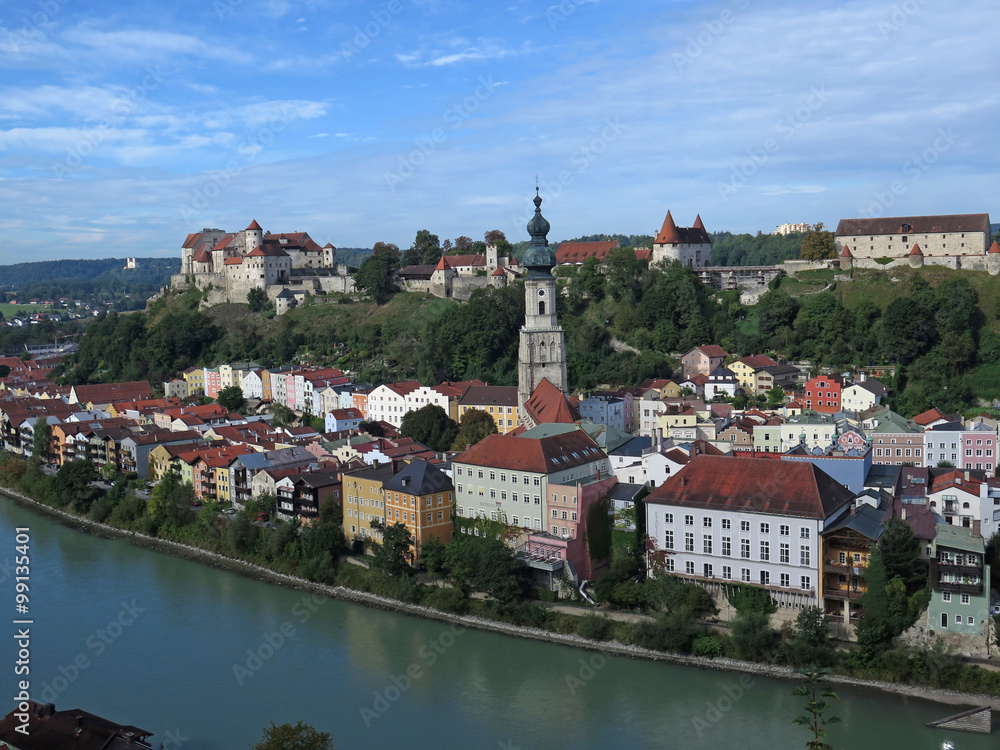 Blick auf Burghausen in Bayern, Deutschland Blick auf Burghausen in Bayern, Deutschland