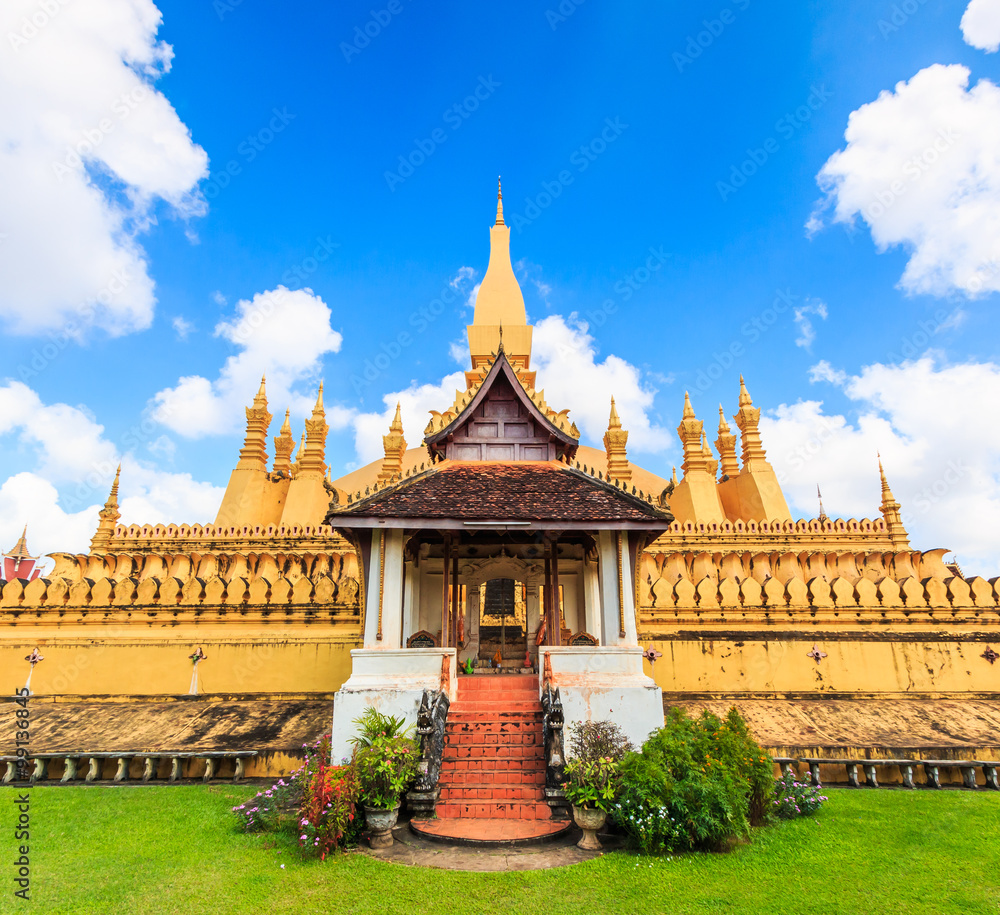 Naklejka premium Wat Thap Luang in Vientiane of Laos 