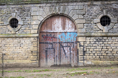 Vieille porte des fortifications du Ch  teau de Sedan  Ardennes 