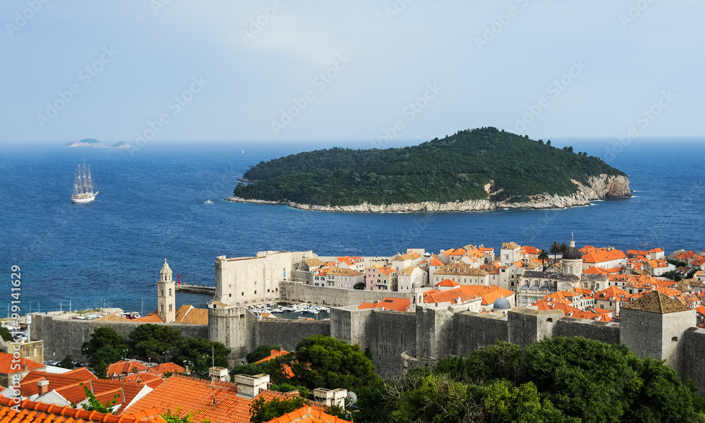 Altstadt von Dubrovnik mit Insel Lokrum