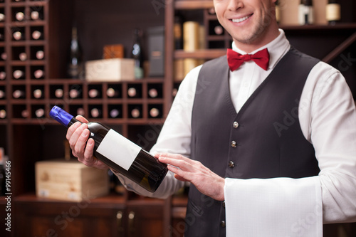 Φωτογραφία Cute young sommelier is working in winehouse
