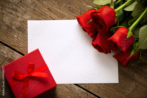 Fototapeta Naklejka Na Ścianę i Meble -  Gift roses and blank paper for valentine day