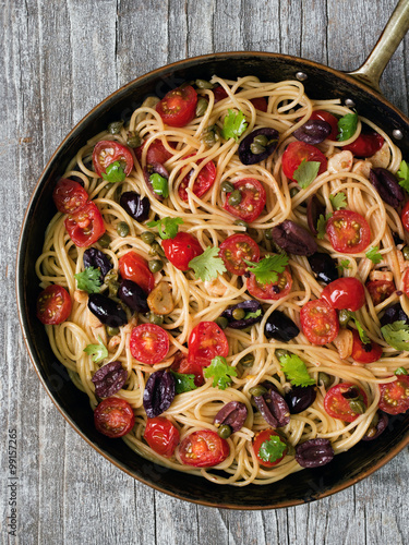 Obraz na plátně rustic italian spaghetti puttanesca pasta