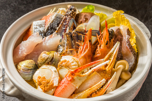 海鮮寄せ鍋　 seafood Japanese-style stew
