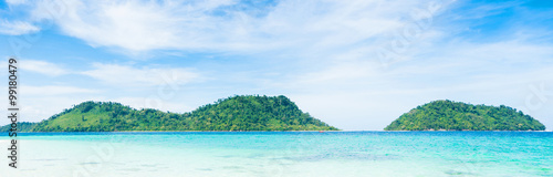 Fototapeta Naklejka Na Ścianę i Meble -  Panoramic picture of tropical island at Thailand  - nature background
