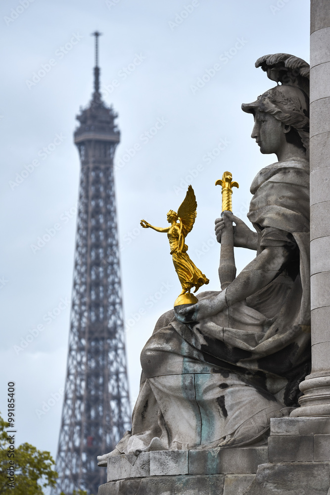 Fototapeta premium Скульптура на мосту Александра III