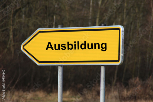 Ein Schild Ausbildung