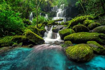 Deken met foto Badkamer Waterval in weelderig groen oerwoud  © martinhosmart083