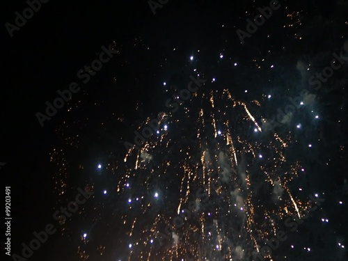 Silvesterraketen am Nachthimmel