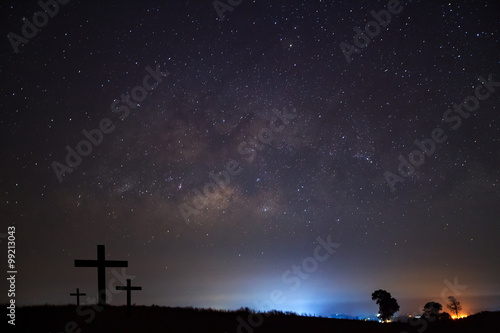 Obraz na płótnie Silhouette of cross over milky way w salonie
