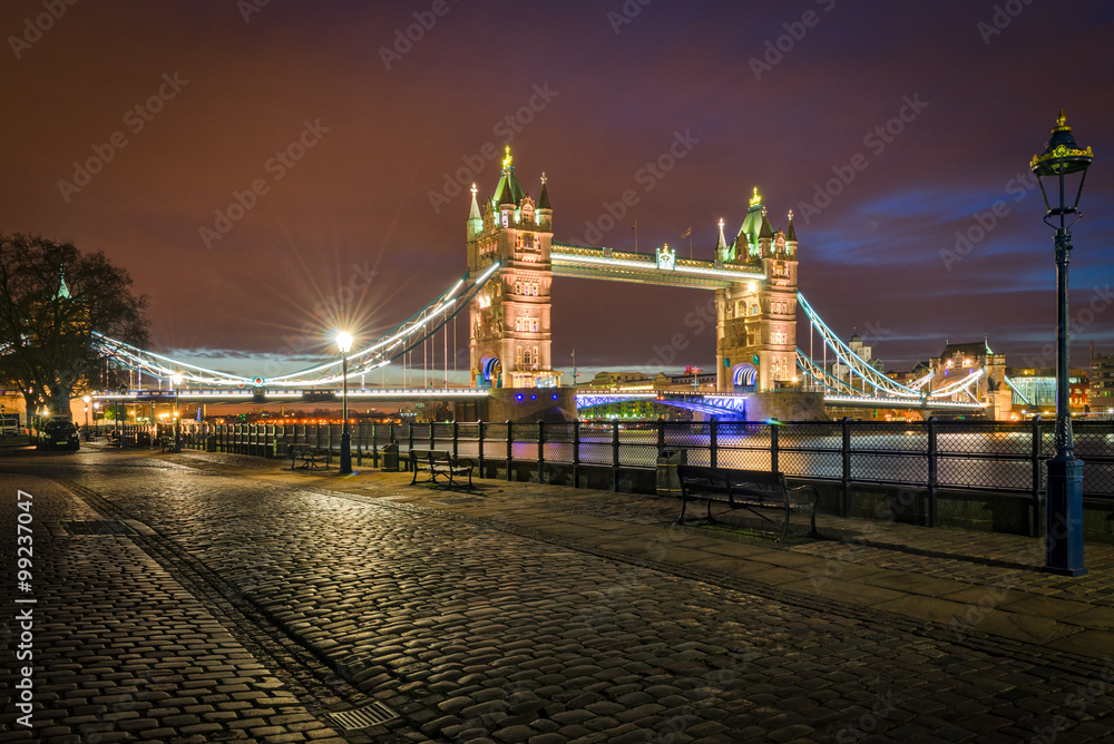 Obraz premium Tower Bridge at twilight (London)