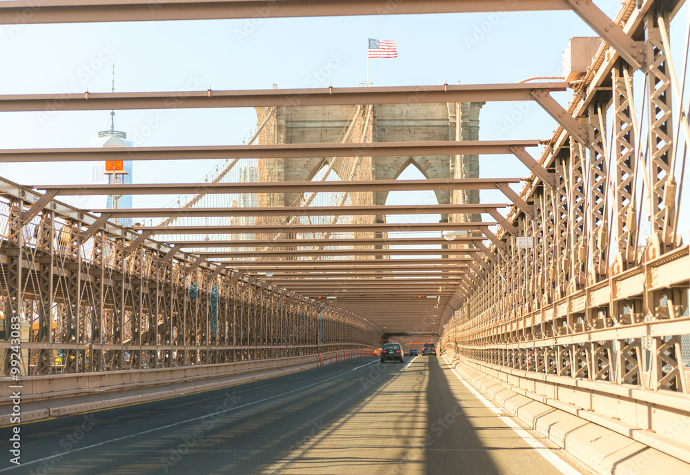 Fototapeta premium Brooklyn Bridge road and city skyline, New York City