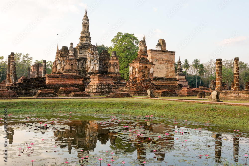 Fototapeta premium Reflection Wat Mahathat Buddhist temple Sukothai world heritage