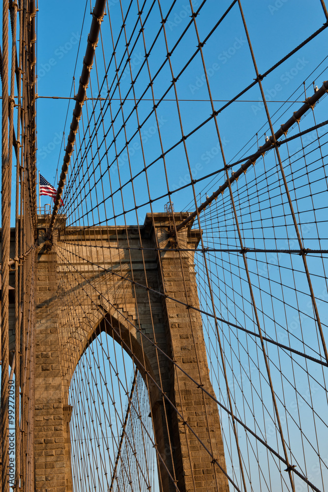 Fototapeta premium Stalowe linki nośne wspierające Brooklyn Bridge