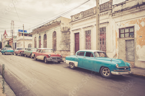 Oldtimer an der Stra  e   Kuba