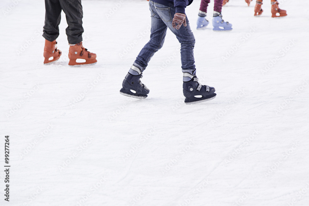 Obraz premium People ice skating