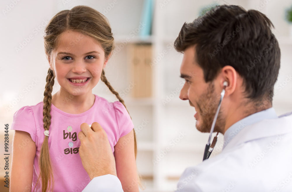 Obraz premium Child and pediatrician