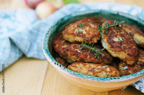 Quadro em tela fish cutlets countrylike in rustic plate, close-up