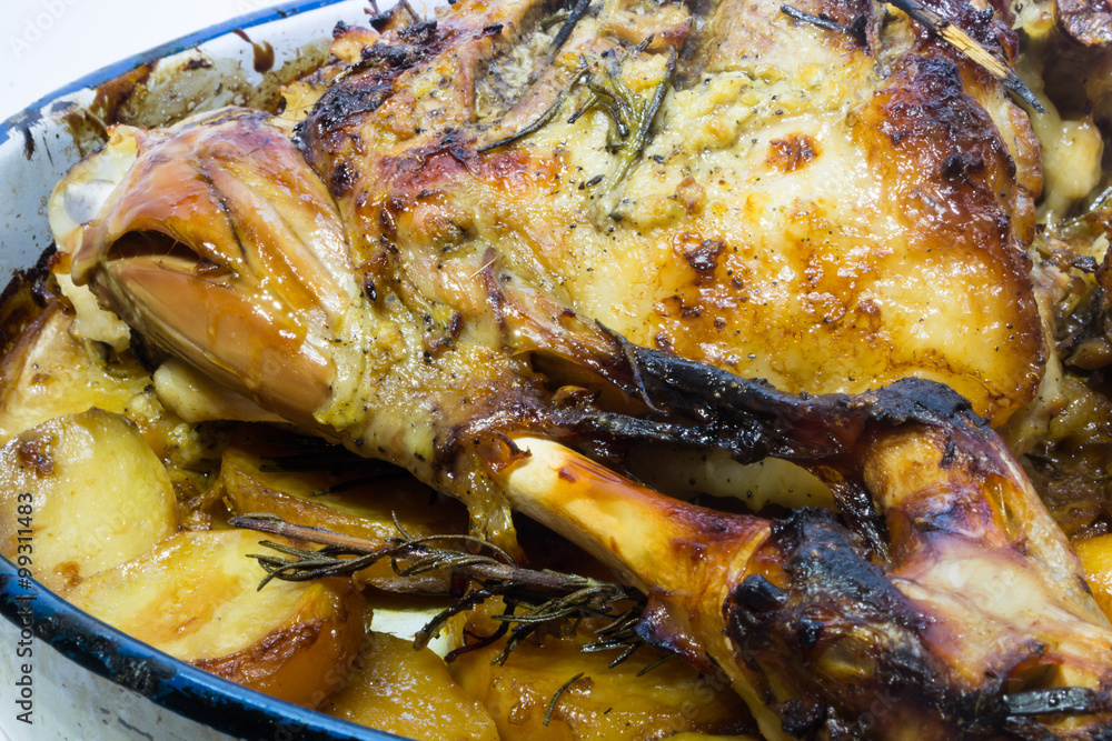 roast leg of lamb with potatoes and rosemary