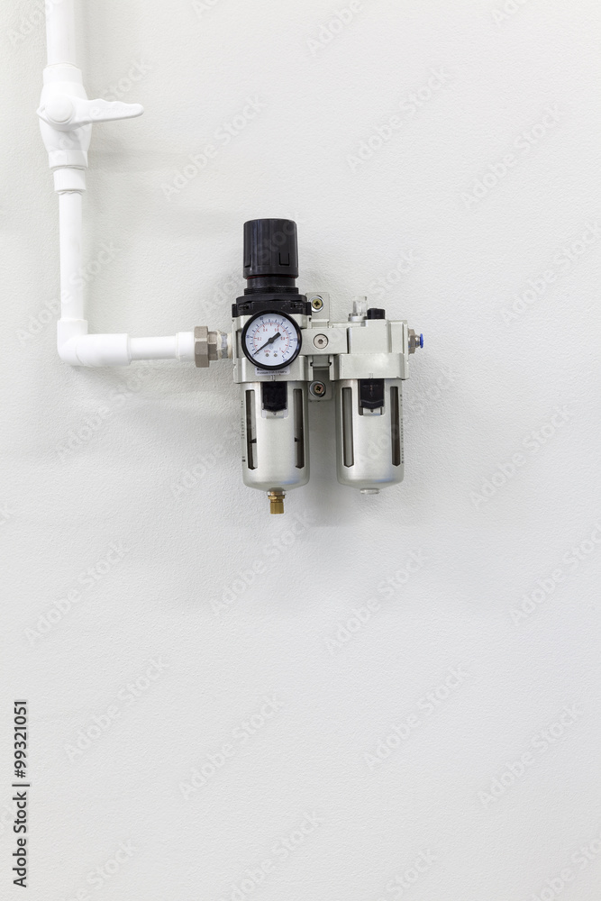 pressure regulator with a pressure gauge pressure regulator with a pressure gauge