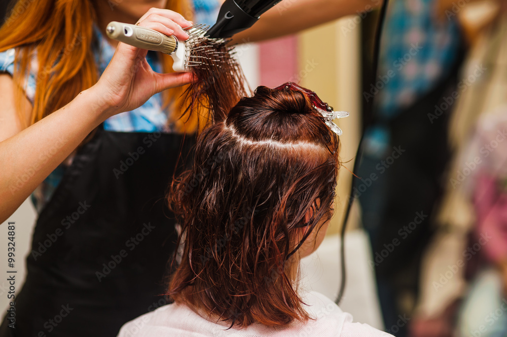 Fototapeta premium Wrap the hairdresser