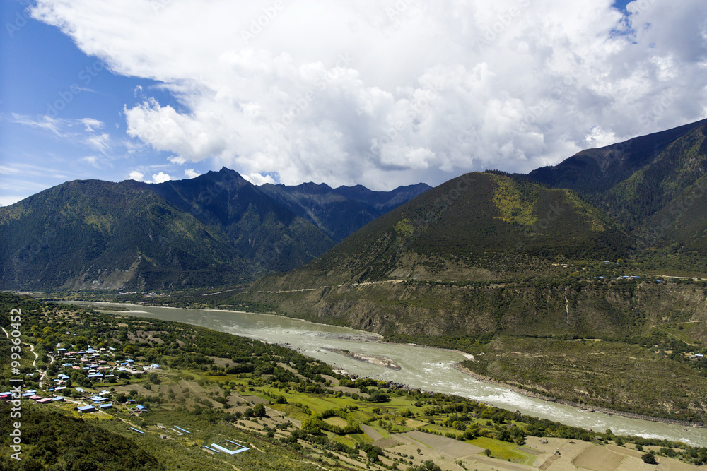 Yarlung Tsangpo river in Tibet, China Yarlung Tsangpo river in Tibet, China