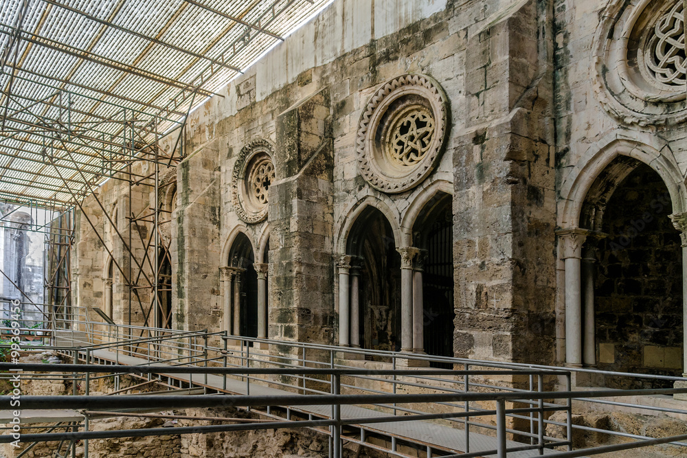 Obraz premium St. Mary Major Cathedral. Archaeological excavations. Lisbon.