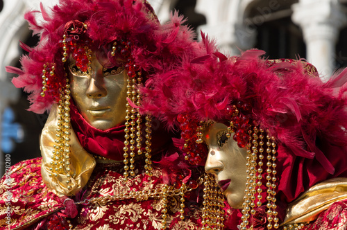 Fototapeta Naklejka Na Ścianę i Meble -  Masked couple at Venice carnival