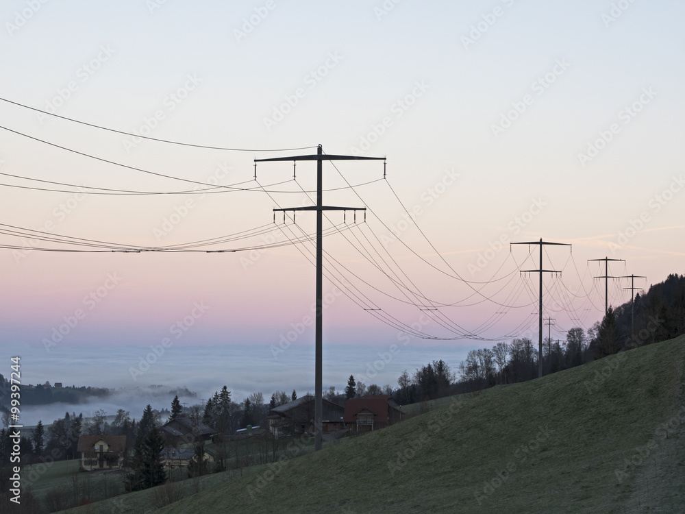 Pylons over the mist, Leitungsmasten über dem Nebel