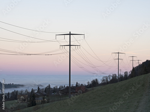 Pylons over the mist, Leitungsmasten über dem Nebel