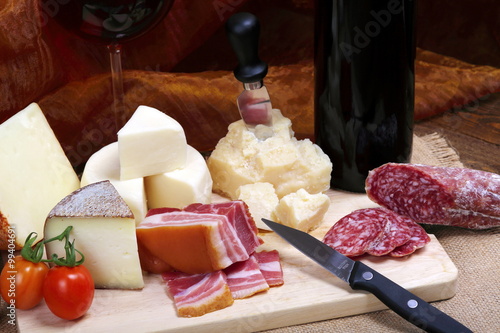 Formaggi , salumi e vino photo