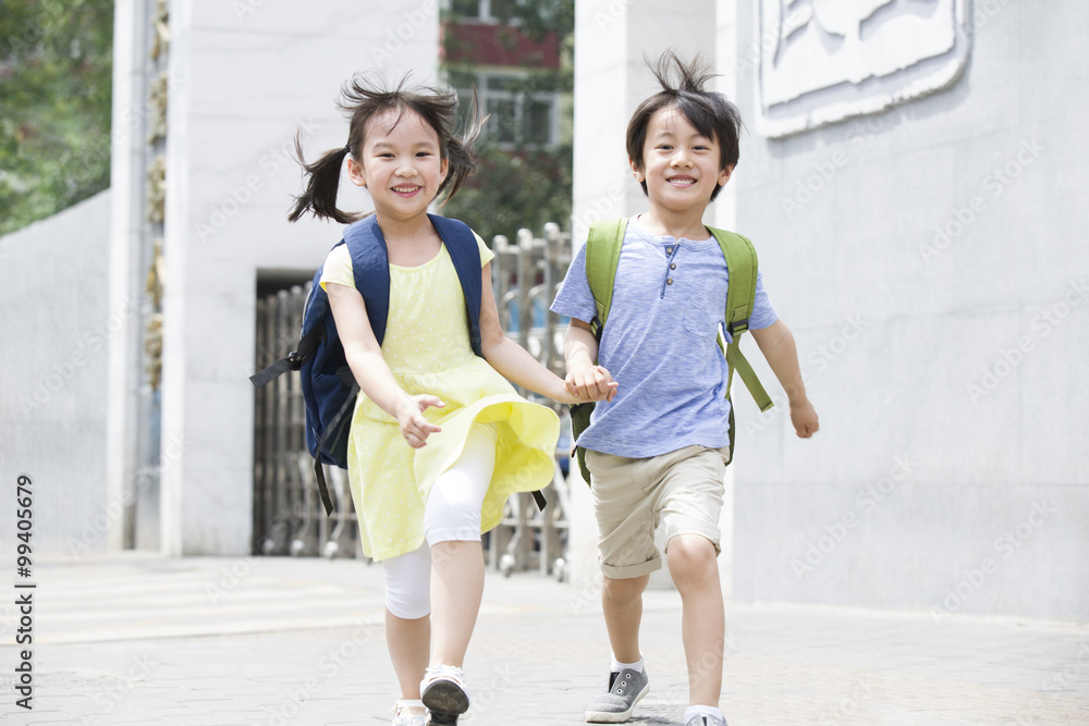 Naklejka premium Cute schoolchildren 
