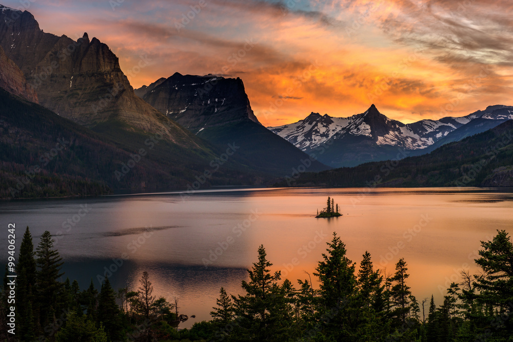 St. Mary Lake and wild goose island in Glacier national park