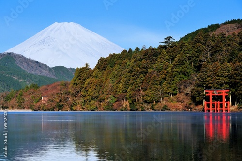 富士山と芦ノ湖と鳥居