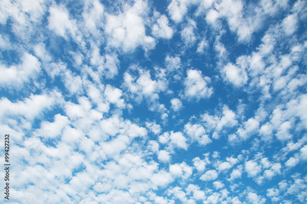 Obraz premium White clouds in the sky