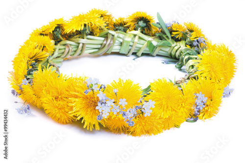 Fototapeta Naklejka Na Ścianę i Meble -  dandelion wreath on a white