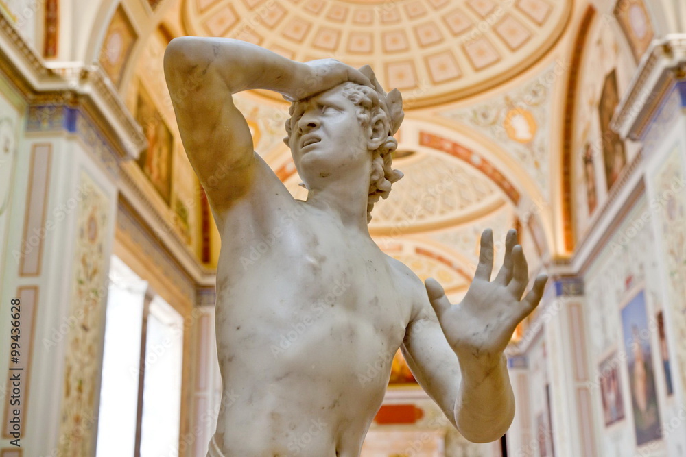 Fototapeta premium Załamany posąg