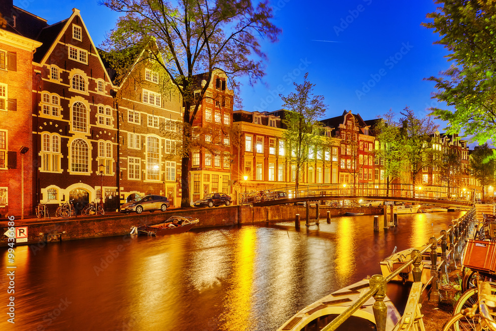Naklejka premium Beautiful Amsterdam city at the evening time.