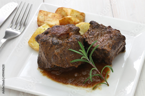 Tableau sur toile oxtail stew with potato, rabo de toro estofado con patatas, spanish cuisine