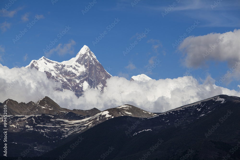 Blue sky and snow mountains in Tibet, China Blue sky and snow mountains in Tibet, China