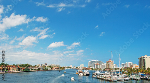 Un canale navigabile di Fort Lauderdale, grattacieli, barche, navigazione, Contea di Broward, Florida, America, Usa photo