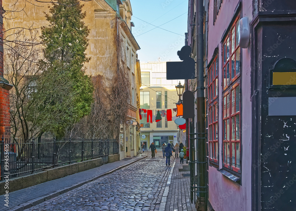 Fototapeta premium Street view of Christmas installation in the Old city of Riga 
