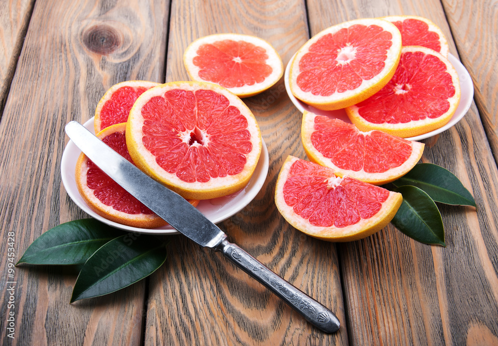 Grapefruits with knife Grapefruits with knife