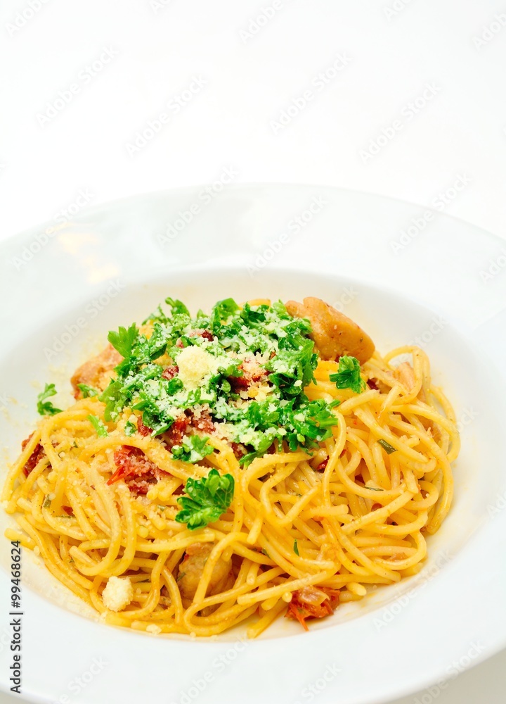 Spaghetti with sun-dried tomatoes, chicken meat, parmesan and sprinkled with parsley.