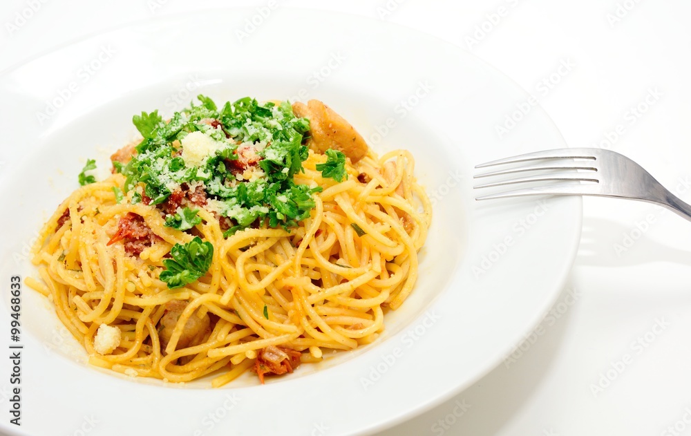 Spaghetti with sun-dried tomatoes, chicken meat, parmesan and sprinkled with parsley.