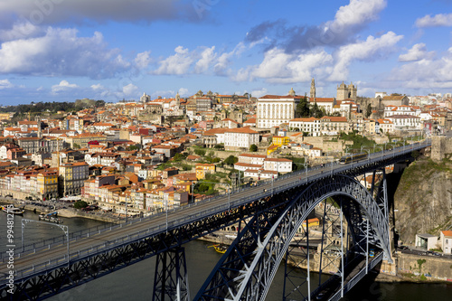 ポルトの歴史地区とドン・ルイス1世橋 © san724