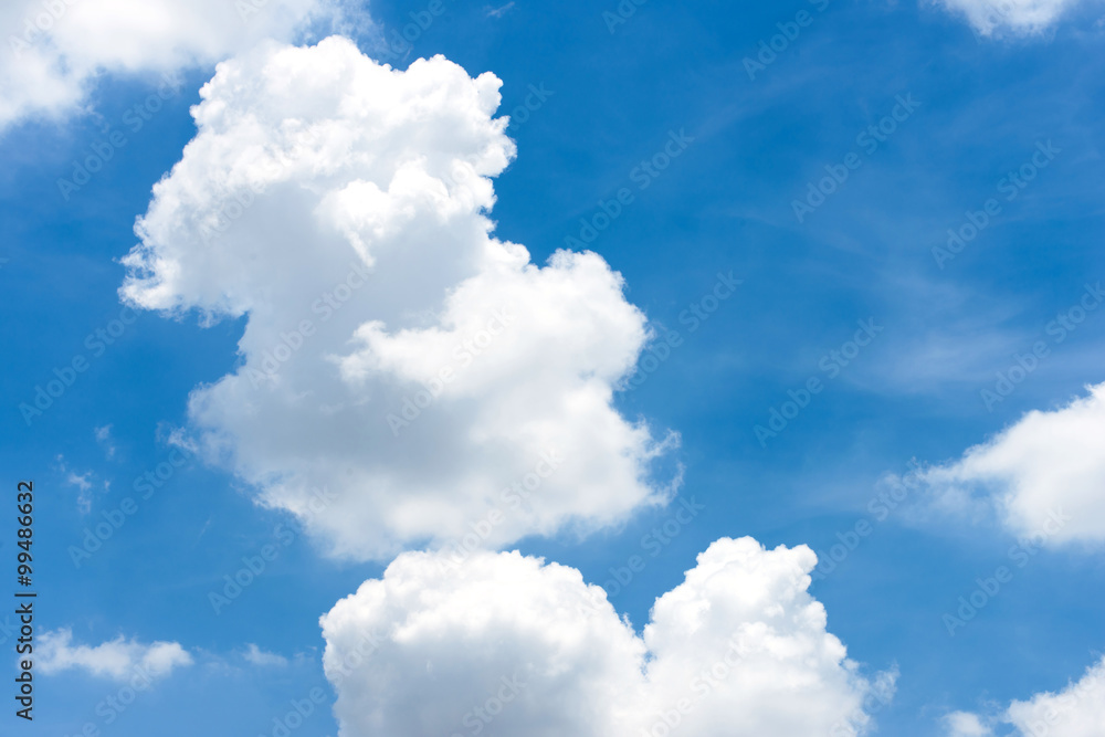 Obraz premium blue sky background with tiny clouds